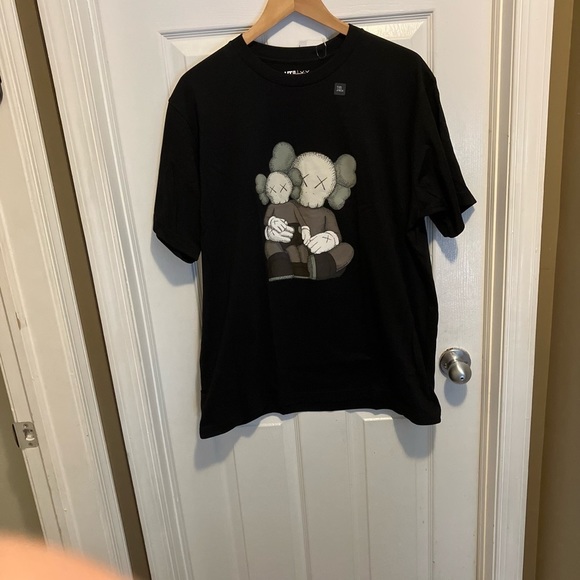 Kaws x uniqlo collab t shirt ut size xl - Picture 2 of 7